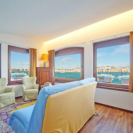 Dolcevita N 453 Canal View Apartamento *