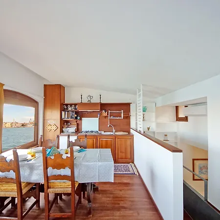 Dolcevita N 453 Canal View Apartamento *